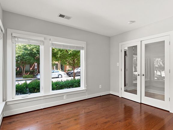 5th image of 3001 District Ave