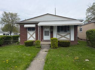 27912 Van Howe St, Roseville, MI 48066