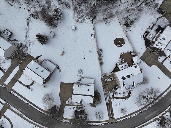 5th image of 130 Westminster Dr
