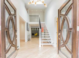 235 Saddle Ln, Syosset, NY 11791