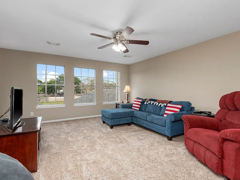 1719 Cantigny Ln — Photo 24