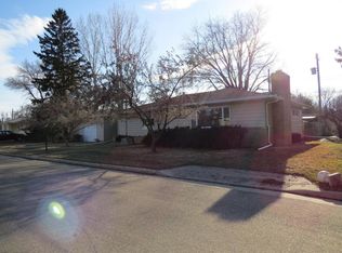 907 2nd Ave NW, Jamestown, ND 58401