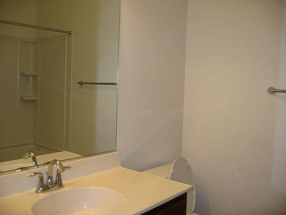 Main Floor Full Bath