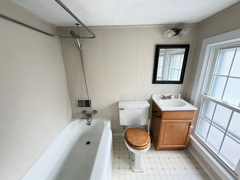 825 Parkway Dr — Photo 35