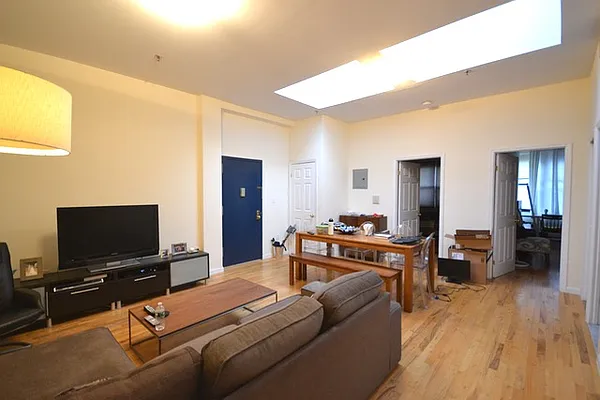 Rented by Bold New York | media 24