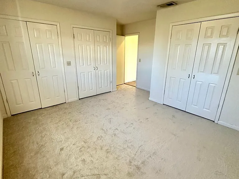 University Pointe Apartments — Photo 28
