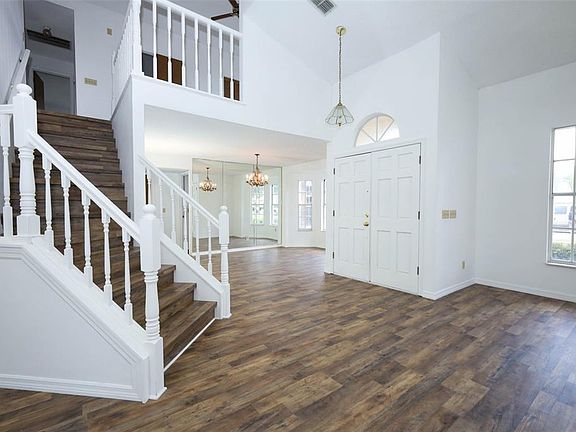 2nd image of 1675 THORNHILL CIRCLE