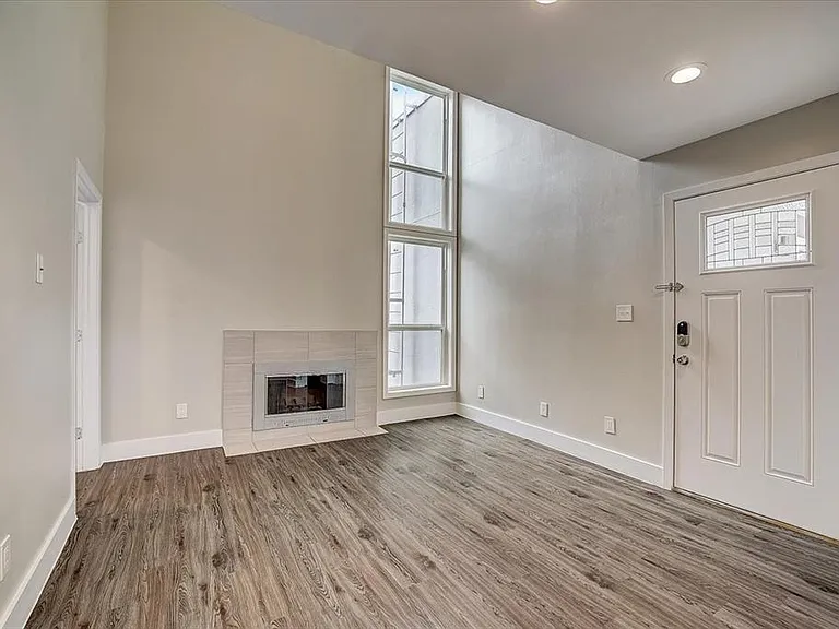 935 La Posada Dr #222 — Photo 6