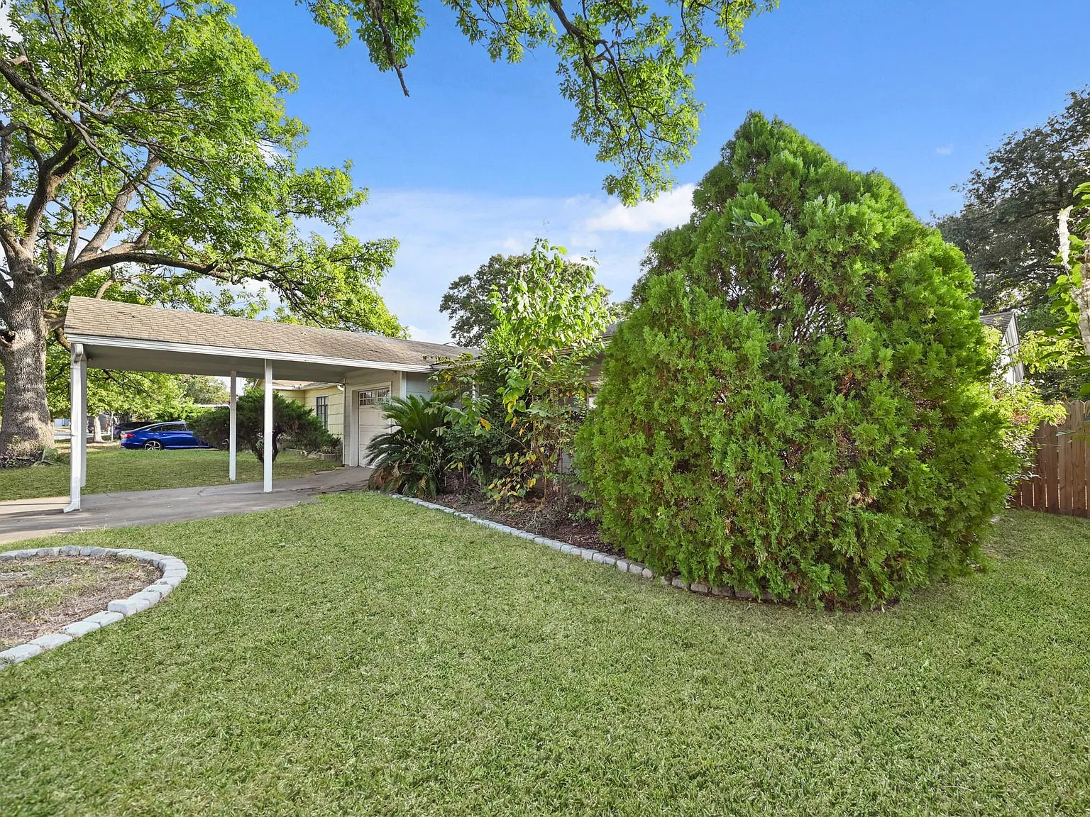 3 bed, 2.0 bath, 1776 sqft, $2,195 — Photo 4