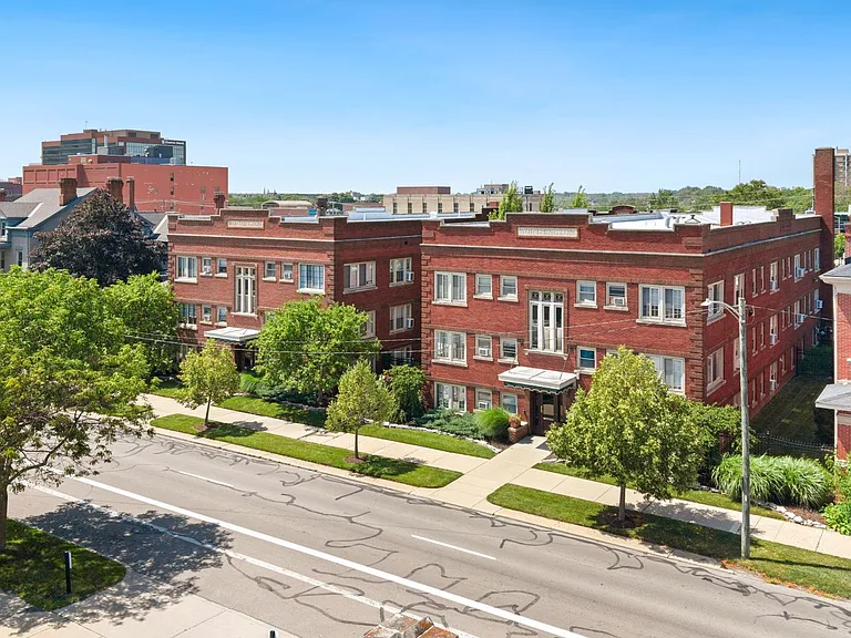 Historic Worthington Manor Apartments — Photo 9