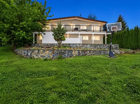520 Ballantree Pl, West Vancouver, BC V7S 1W5