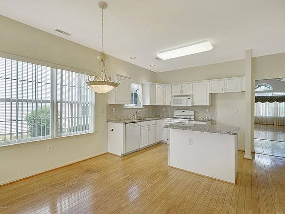 5th image of 4 Belvedere Dr S