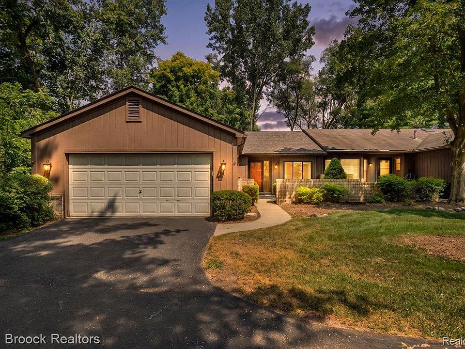 1st image of 1032 Oak Pointe Dr