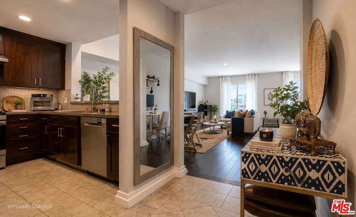 2 bed, 2.5 bath, 1620 sqft, $5,995 — Photo 4