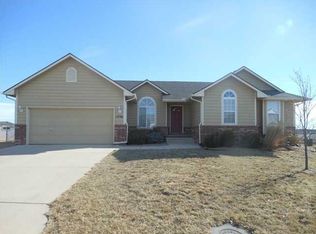 1436 Redbud Ct, Halstead, KS 67056