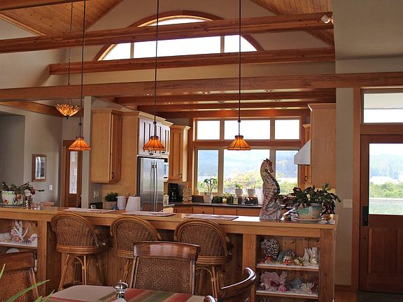 4th image of 341 Salishan Dr