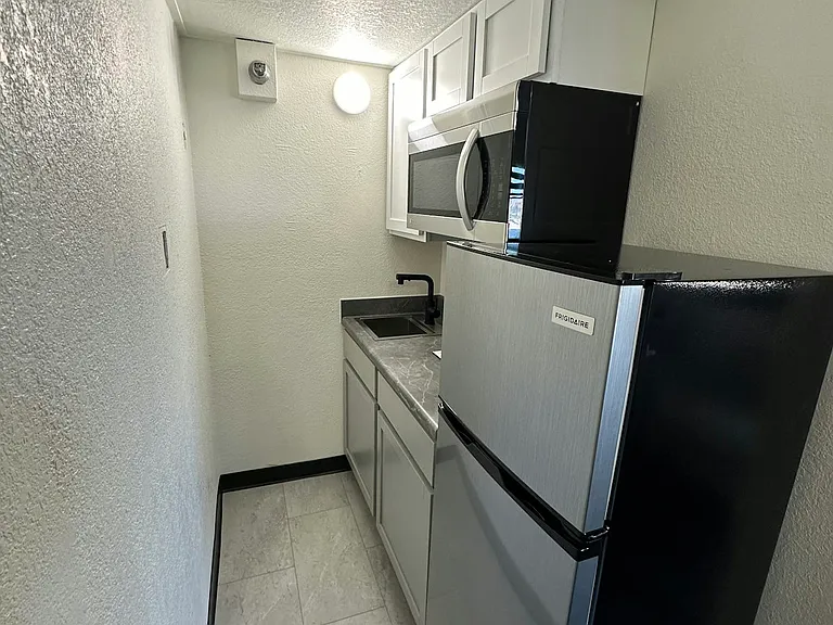 620 Latrobe Ave #STUDIO — Photo 10