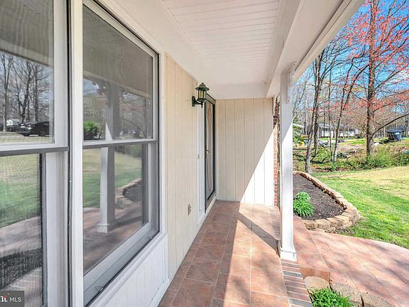 3rd image of 307 Chestnut Ln