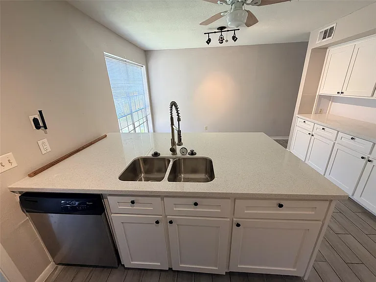 1607 Chestnut Ridge Rd — Photo 8