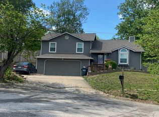 3208 W 19th St, Lawrence, KS 66047