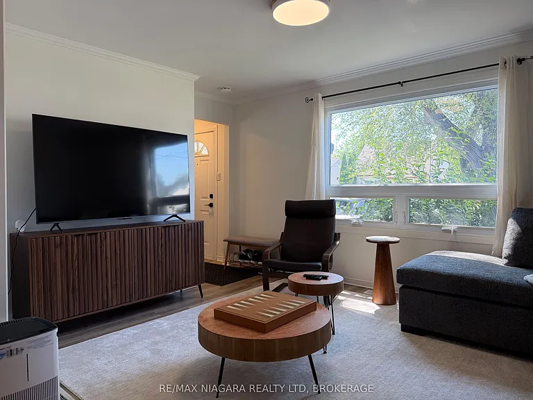 4354 5th Ave — Photo 5