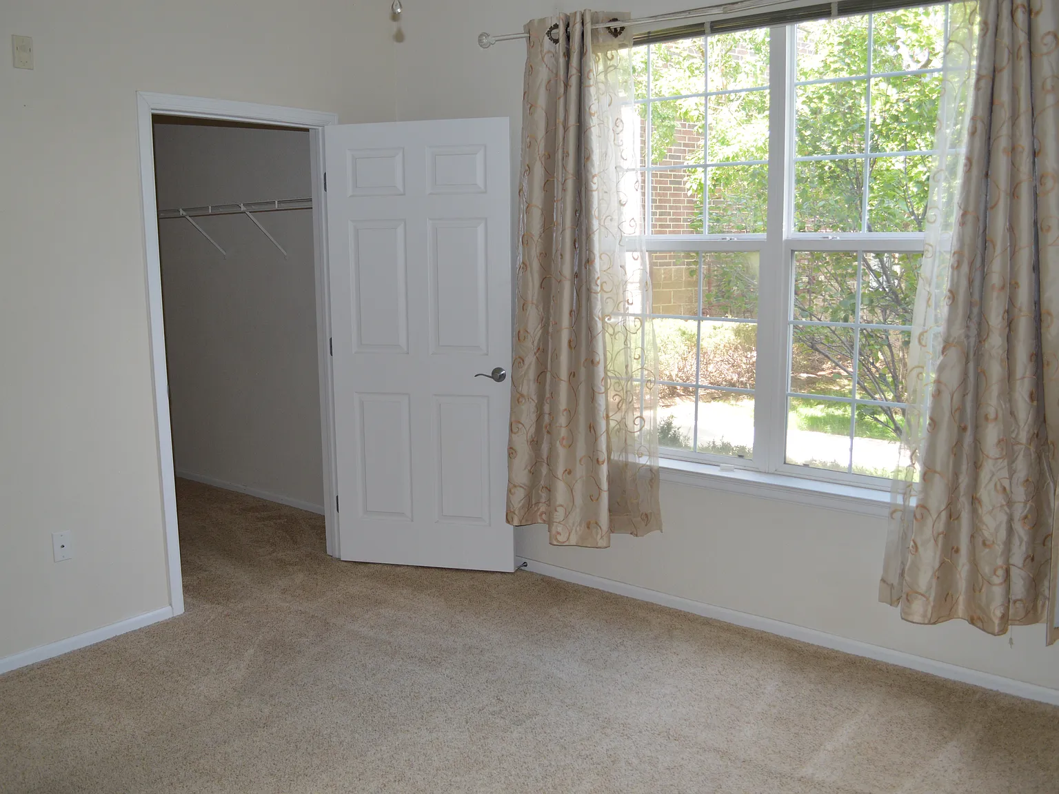 2 bed, 1174 sqft, $1,900 — Photo 4