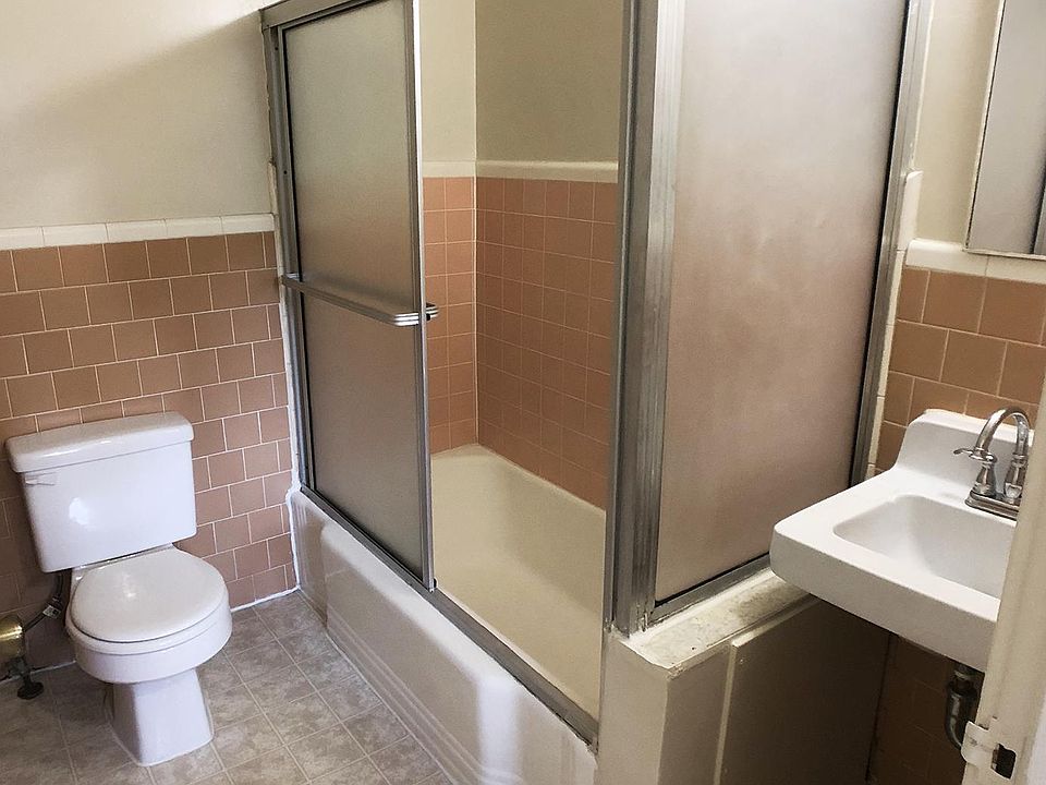 2nd image of 901 Levering Ave APT 33