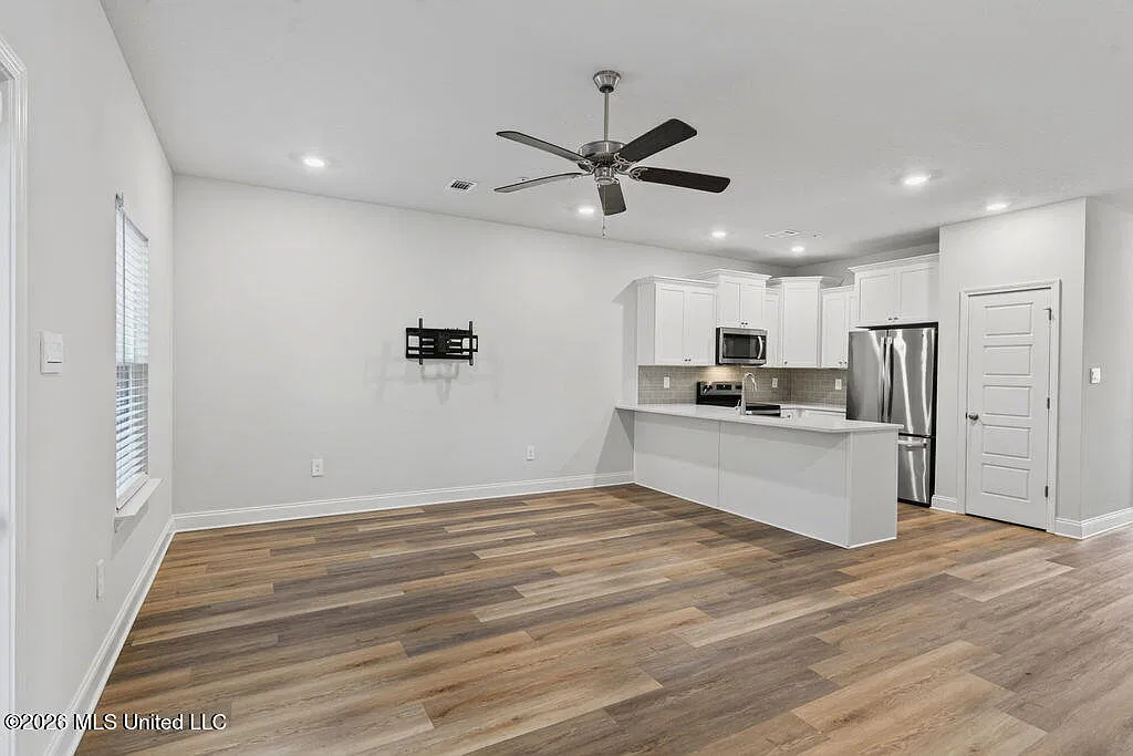 3 bed, 2.5 bath, 1521 sqft, $2,000 — Photo 3