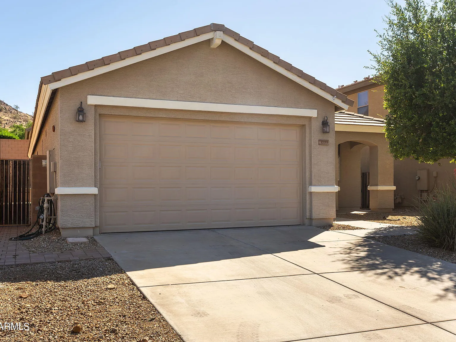 3 bed, 2.0 bath, 1885 sqft, $2,400 — Photo 2