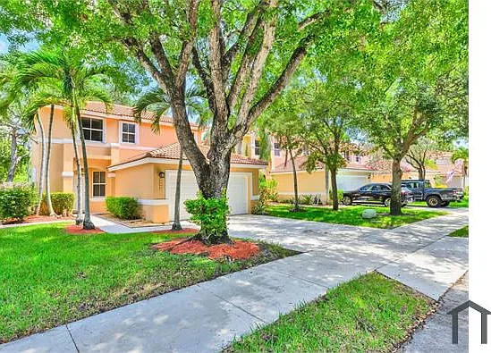 4 bed, 1600 sqft, $5,720 — Photo 4