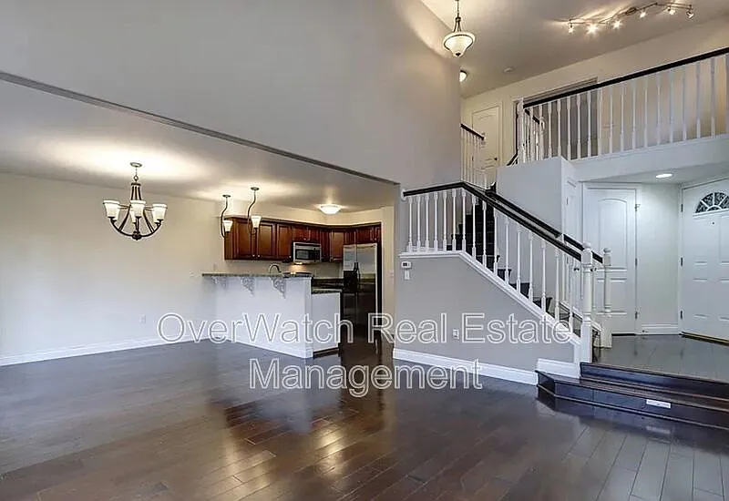 2 bed, 2.5 bath, 1715 sqft, $3,200 — Photo 4