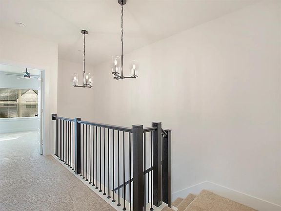 3rd image of 1308 Eureka Springs St #1308