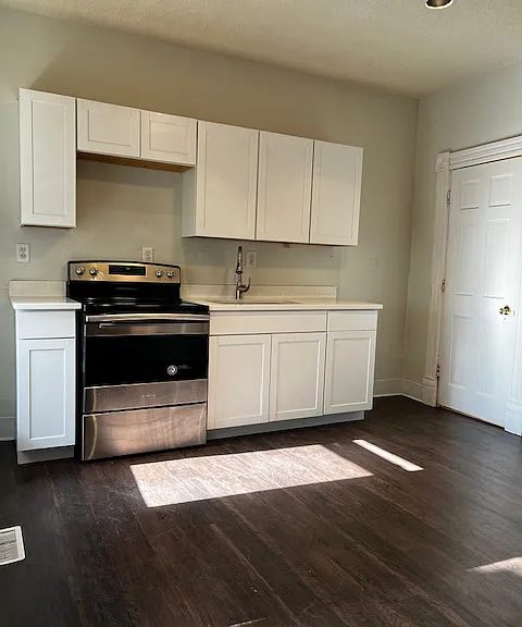 823 3rd St E #1 — Photo 3