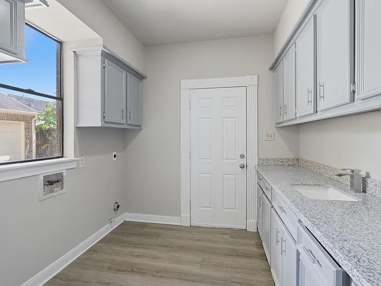 7611 Naremore Dr — Photo 37
