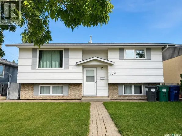 110 Arnason Cres, Saskatoon, SK S7H 4M8