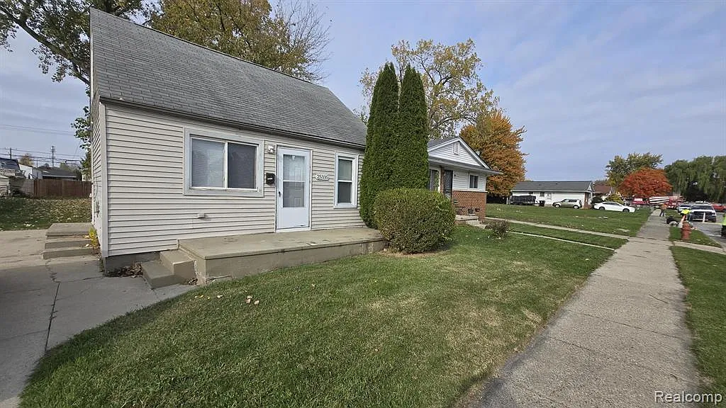 2 bed, 1.0 bath, 864 sqft, $925 — Photo 2