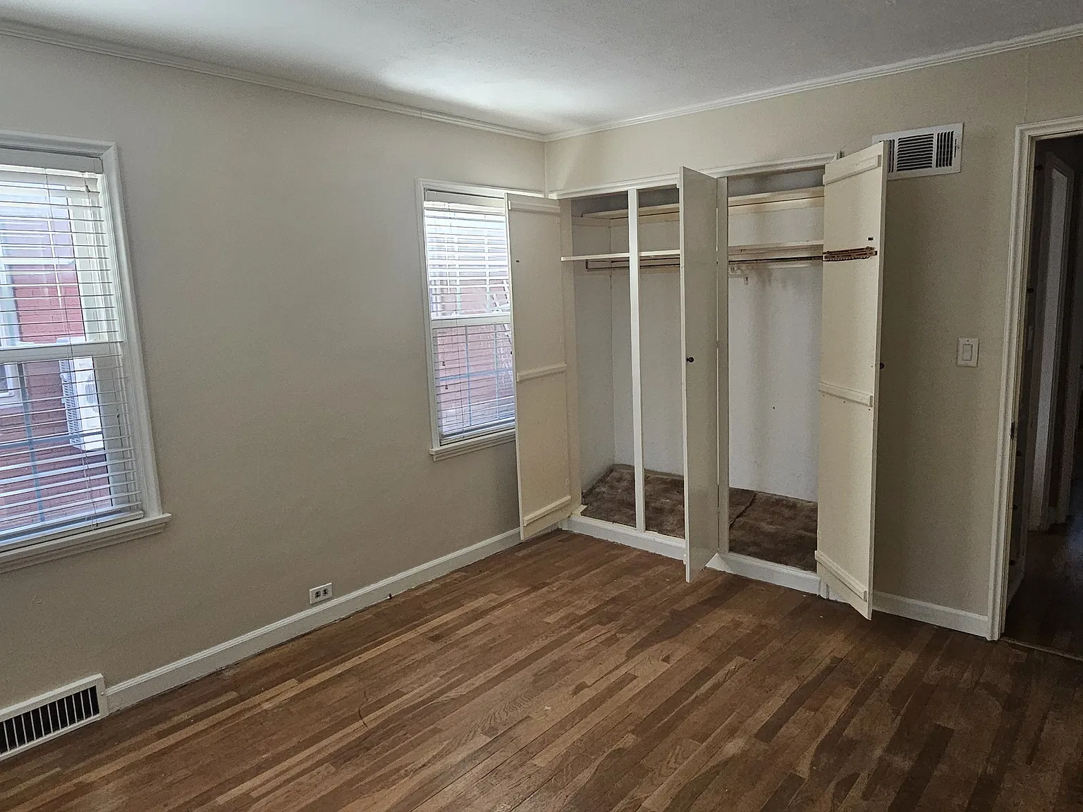 1423 N Garland St — Photo 3