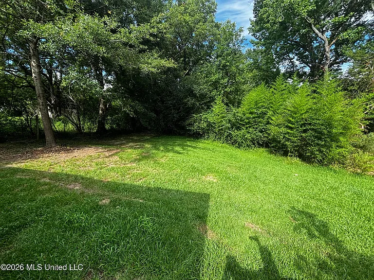 811 S College St — Photo 10