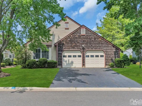 12 Alexander Hamilton Ct, Monroe Township, NJ 08831