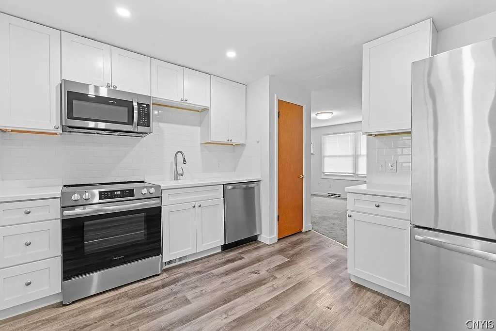 Building Photo - 330 Draper Ave #326