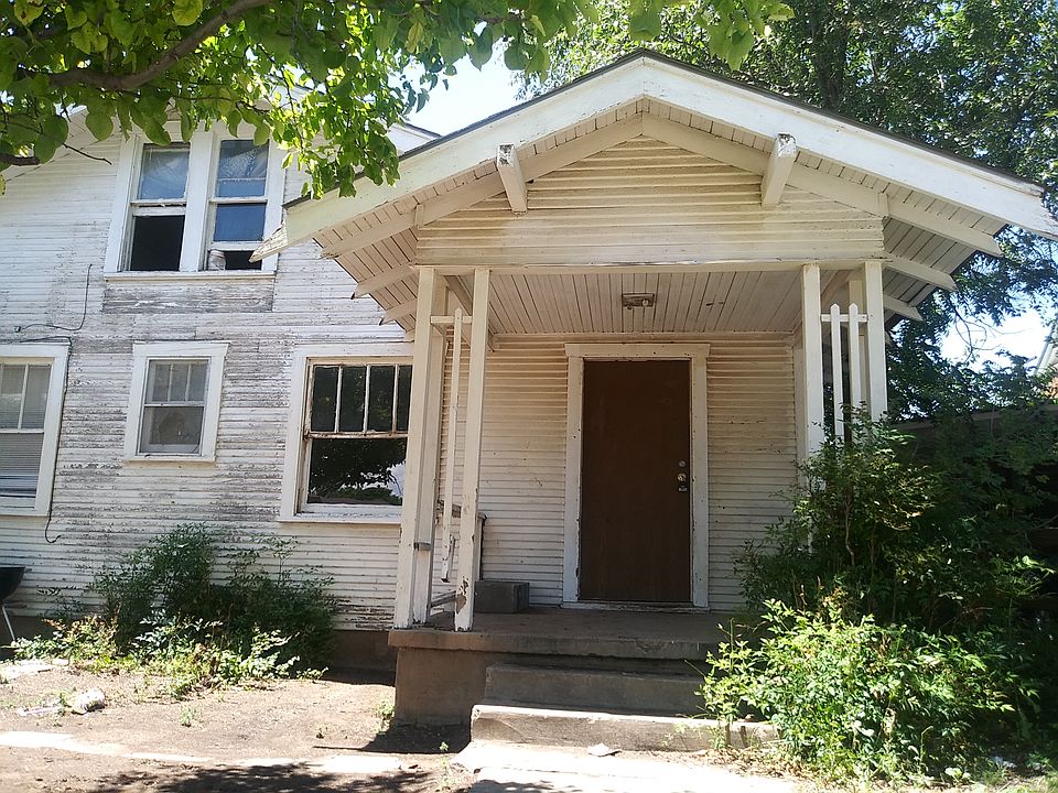 1st image of 902 S Louisiana St