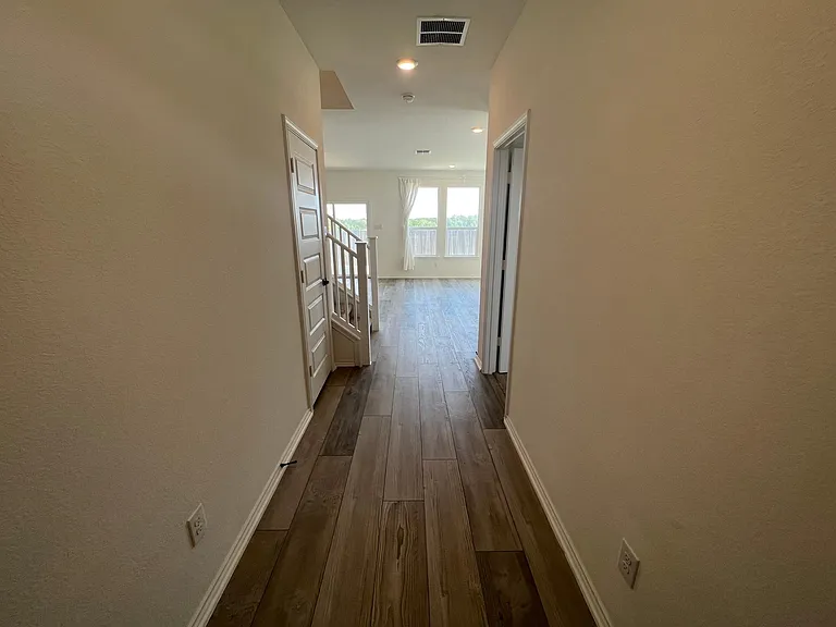 2016 Rhetts Pl — Photo 3
