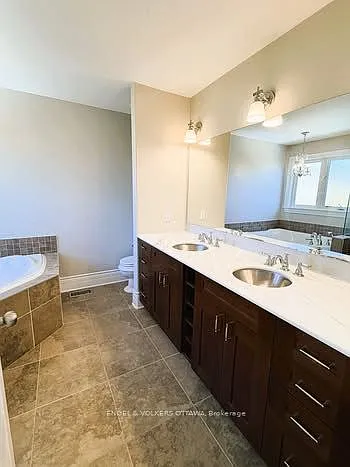 29 Franklin Cathcart Cres — Photo 13