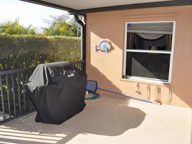Lani area with grill