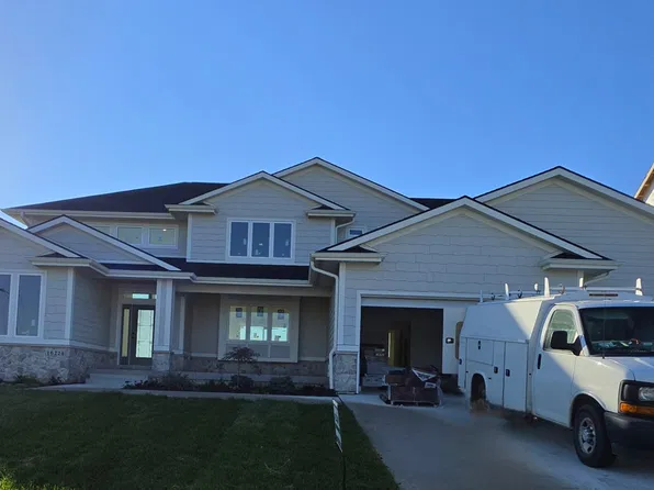 16224 Sharon Dr, Urbandale, IA 50323