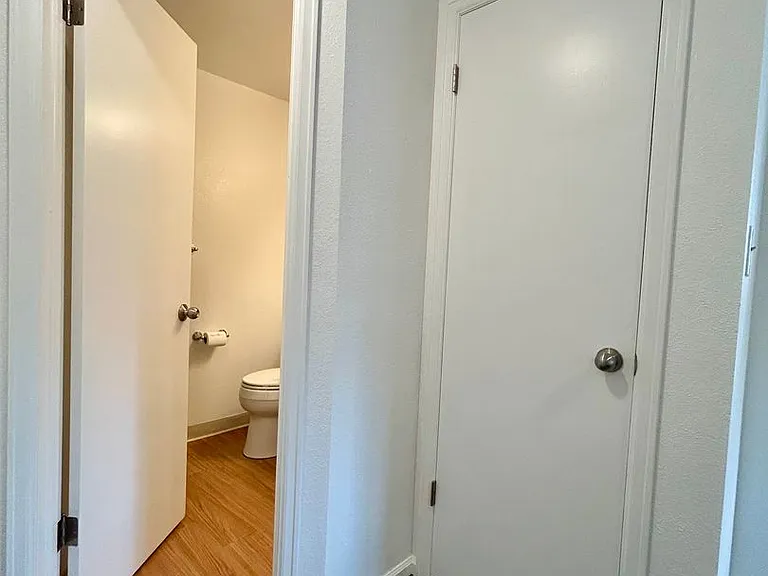 1732 Cambridge Dr — Photo 9