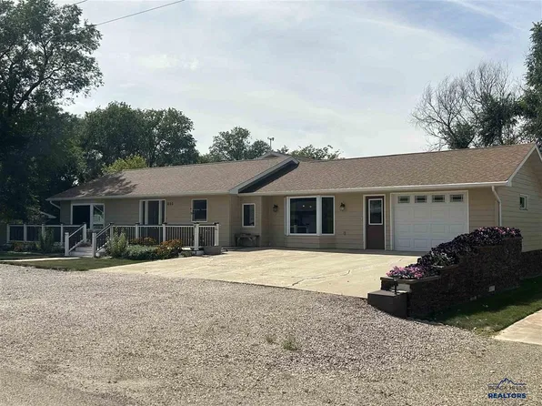 605 1st Ave, Bison, SD 57620