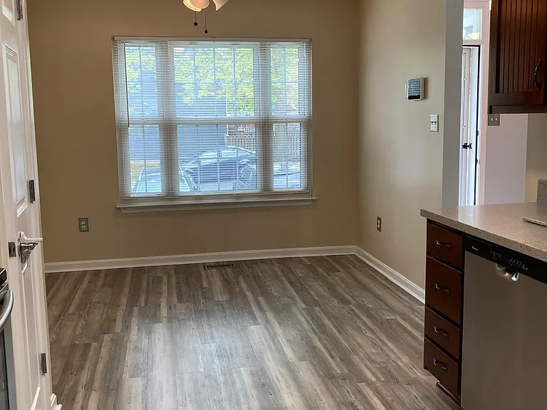 Kitchen with breakfast/ diner nook