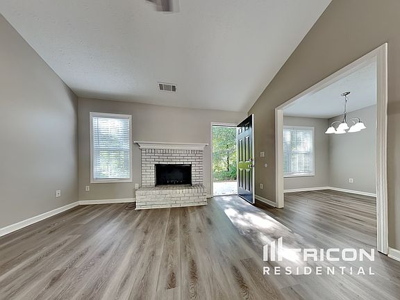3rd image of 724 White Oak Dr