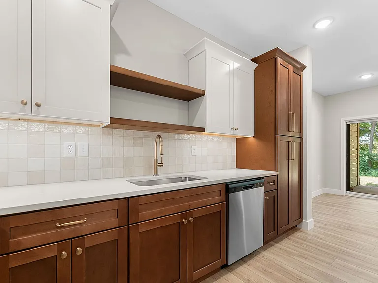 2191 W Parkview Ave — Photo 8